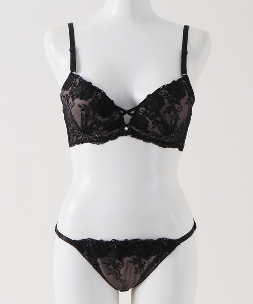 colza（コルザ）の「黒レースブラセット（ブラ&ショーツ）」 - WEAR