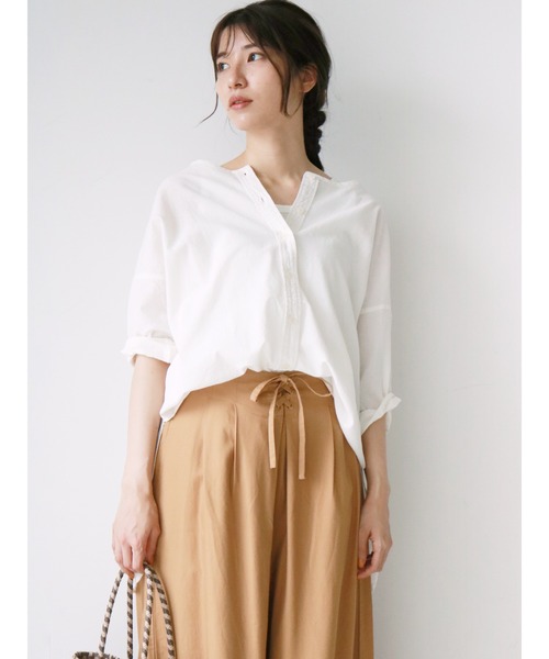 Samansa Mos2（サマンサ モスモス）の「柄アソートクルーネックチュニック（シャツ/ブラウス・レディース・ベージュ/レッド/オフホワイト/ブルー/マスタード/チャコール・ﾌﾘ-）」の2枚目の写真