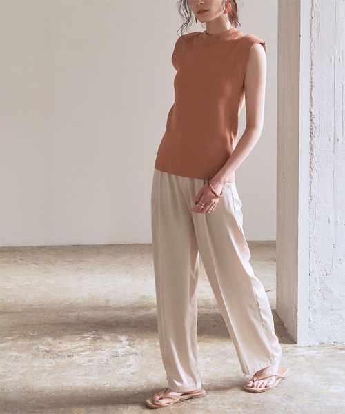 titivate(ティティベイト)の「センタープレスサテンワイドパンツ(その他パンツ・レディース・イエロー/オレンジ/ライトグリーン/ライトベージュ・S/M/L)」の2枚目の写真