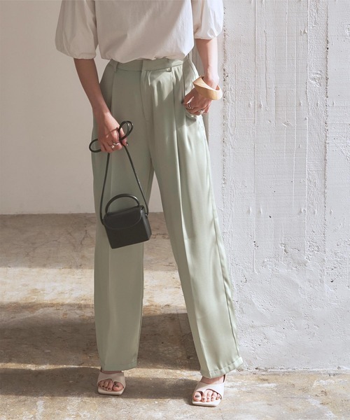 titivate(ティティベイト)の「センタープレスサテンワイドパンツ(その他パンツ・レディース・イエロー/オレンジ/ライトグリーン/ライトベージュ・S/M/L)」の3枚目の写真