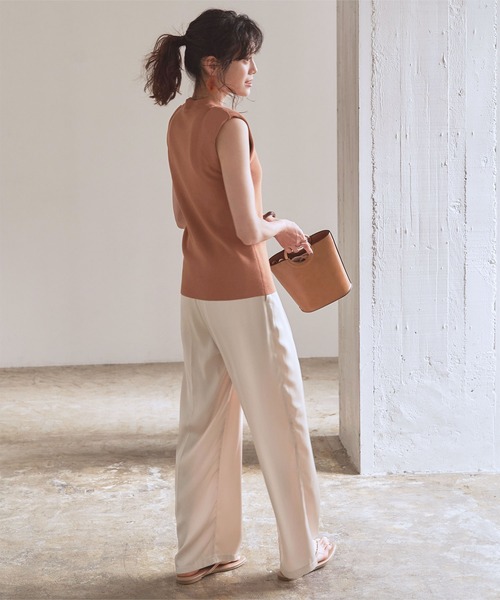 titivate(ティティベイト)の「センタープレスサテンワイドパンツ(その他パンツ・レディース・イエロー/オレンジ/ライトグリーン/ライトベージュ・S/M/L)」の19枚目の写真