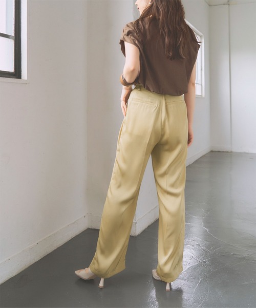 titivate(ティティベイト)の「センタープレスサテンワイドパンツ(その他パンツ・レディース・イエロー/オレンジ/ライトグリーン/ライトベージュ・S/M/L)」の11枚目の写真
