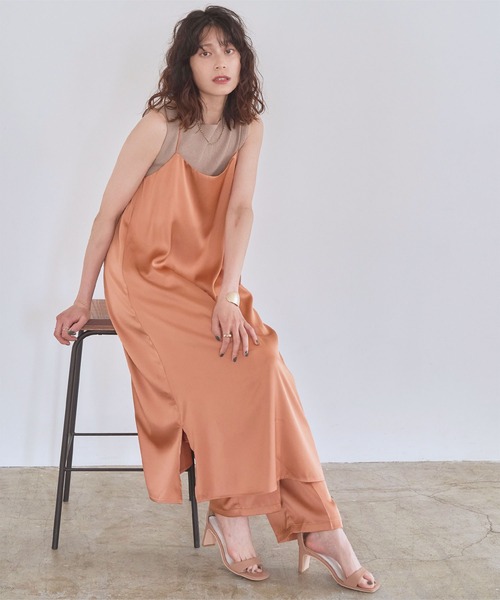 titivate(ティティベイト)の「センタープレスサテンワイドパンツ(その他パンツ・レディース・イエロー/オレンジ/ライトグリーン/ライトベージュ・S/M/L)」の8枚目の写真