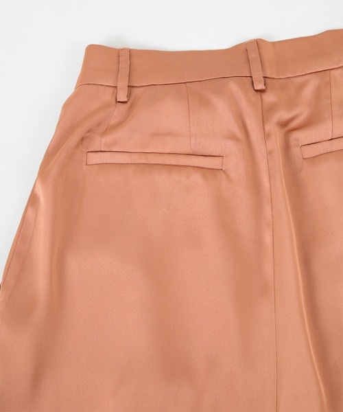 titivate(ティティベイト)の「センタープレスサテンワイドパンツ(その他パンツ・レディース・イエロー/オレンジ/ライトグリーン/ライトベージュ・S/M/L)」の6枚目の写真