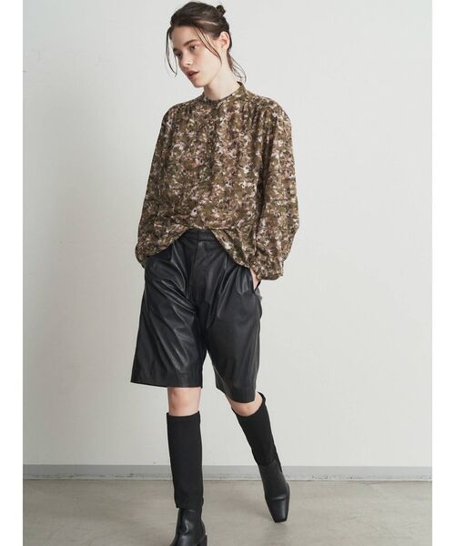 ELENDEEK（エレンディーク）の「フラワープリントボイルブラウス（シャツ/ブラウス・レディース・ベージュ/カーキ・FREE）」の5枚目の写真