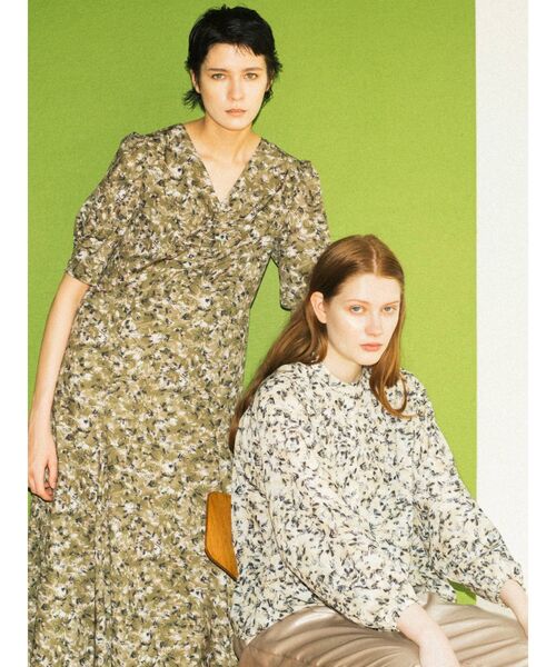 ELENDEEK（エレンディーク）の「フラワープリントボイルブラウス（シャツ/ブラウス・レディース・ベージュ/カーキ・FREE）」の21枚目の写真