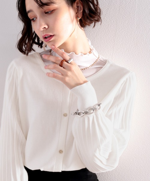 classicalelf(クラシカルエルフ)の「レトロな袖ぽわん。2way袖プリーツニットカーディガン(カーディガン/ボレロ・レディース・ブラック/ベージュ/オフホワイト/ピンク/ブラウン系その他/グレイッシュベージュ・MEDIUM/LARGE/X-LARGE/SMALL)」の17枚目の写真