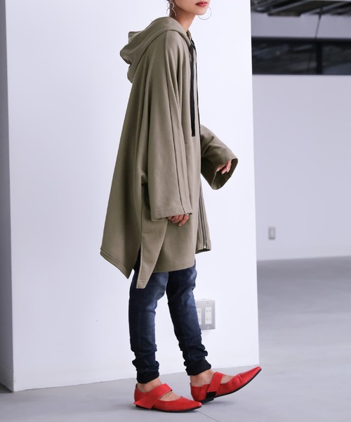 osharewalker（オシャレウォーカー）の「【廃盤】『ポンチョデザインパーカー』（パーカー・レディース・グレイッシュベージュ/ブラック・FREE）」の13枚目の写真