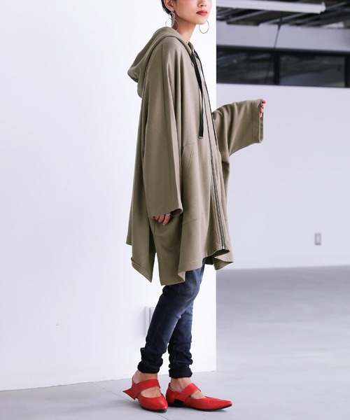 osharewalker（オシャレウォーカー）の「【廃盤】『ポンチョデザインパーカー』（パーカー・レディース・グレイッシュベージュ/ブラック・FREE）」の14枚目の写真