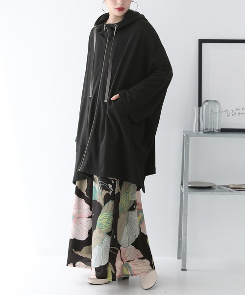 osharewalker（オシャレウォーカー）の「【廃盤】『ポンチョデザインパーカー』（パーカー・レディース・グレイッシュベージュ/ブラック・FREE）」の20枚目の写真