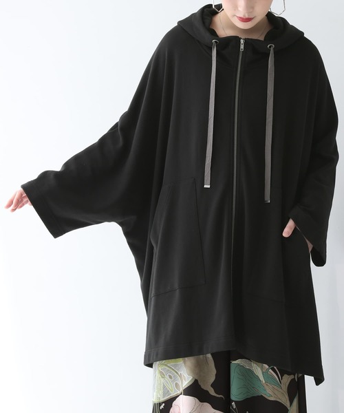 osharewalker（オシャレウォーカー）の「【廃盤】『ポンチョデザインパーカー』（パーカー・レディース・グレイッシュベージュ/ブラック・FREE）」の4枚目の写真