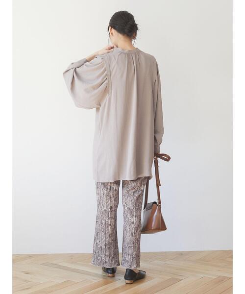 Green　Parks（グリーンパークス）の「・novem 9 2wayショルダータックチュニック＊（シャツ/ブラウス・レディース・ブラック/アイボリー/モカ・FREE）」の9枚目の写真