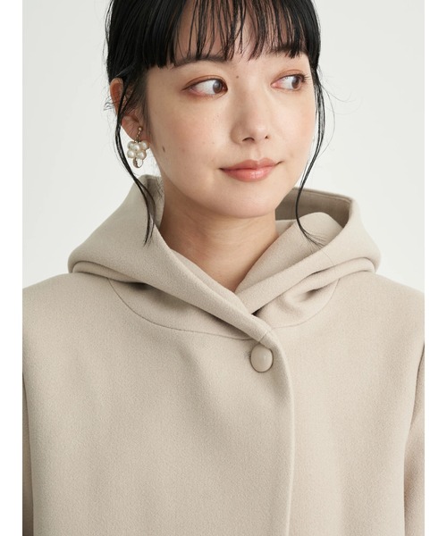 earth music&ecology(アースミュージックアンドエコロジー)の「フードショートコート *(その他アウター・レディース・ブラック/ライトベージュ/サックスブルー・M/L)」の4枚目の写真