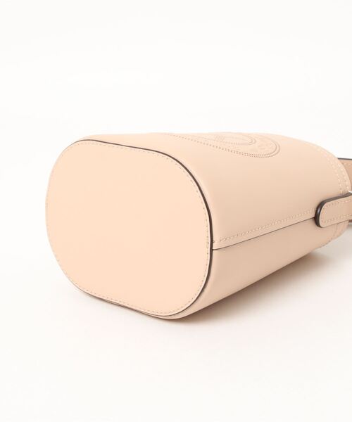 MICHAEL KORS（マイケルコース）の「AIDY バケット クロスボディ スモール（ショルダーバッグ・レディース・ベージュ系・FREE）」の6枚目の写真