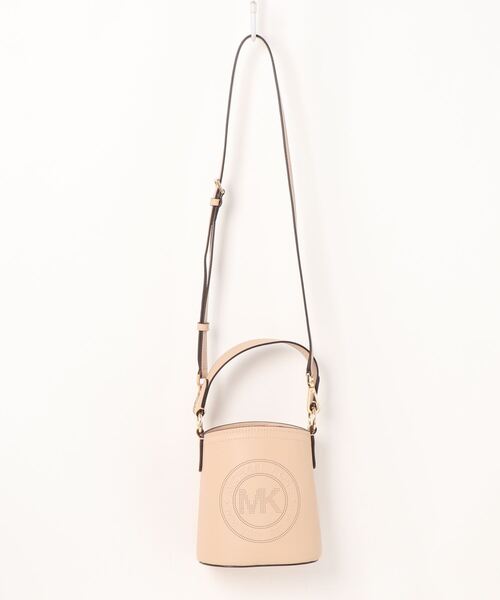 MICHAEL KORS（マイケルコース）の「AIDY バケット クロスボディ スモール（ショルダーバッグ・レディース・ベージュ系・FREE）」の2枚目の写真