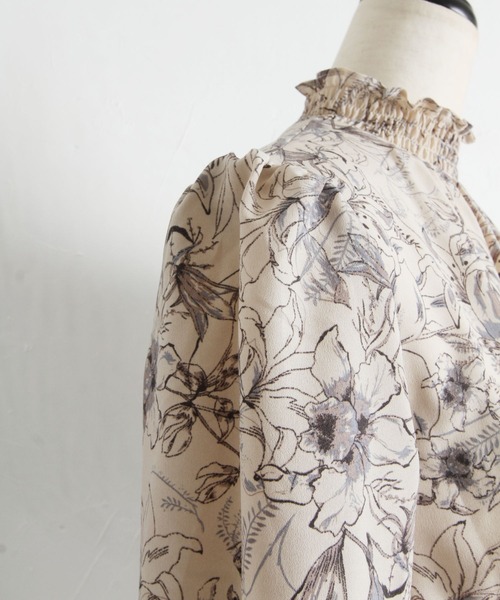 tocco closet（トッコ　クローゼット）の「ウエストリブ切り替えシャーリングフラワープリントプリーツワンピース（ワンピース・レディース・ピンク系その他/ベージュ/ブラック・M）」の6枚目の写真