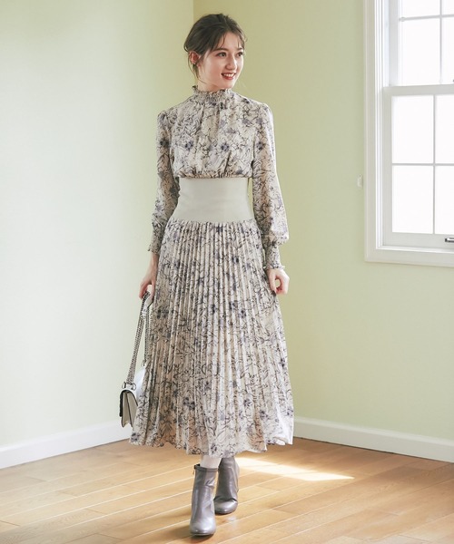 tocco closet（トッコ　クローゼット）の「ウエストリブ切り替えシャーリングフラワープリントプリーツワンピース（ワンピース・レディース・ピンク系その他/ベージュ/ブラック・M）」の7枚目の写真