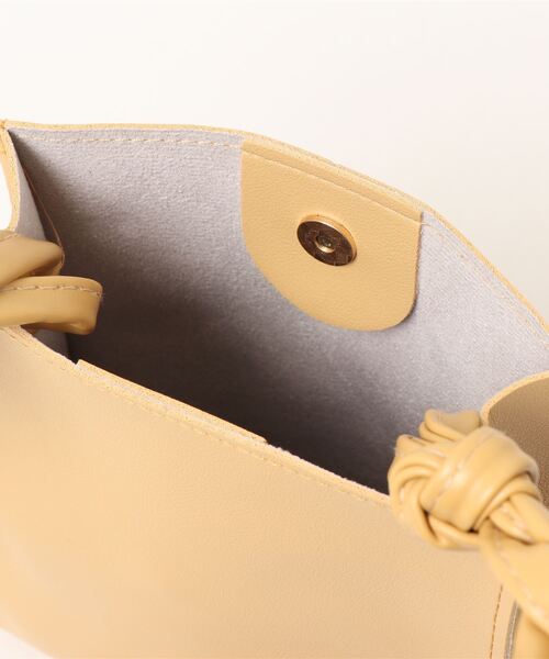 blatto（ブラット）の「【blatto】シンセティックレザー  スクエアミニショルダーバッグ/oku-bag1-15（ショルダーバッグ・レディース・ホワイト/ブラック/イエロー/グリーン/黄緑系/ネイビー/ターコイズブルー/ゴールド/シルバー/ワインレッド・FREE）」の17枚目の写真