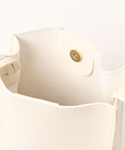 blatto（ブラット）の「【blatto】シンセティックレザー  スクエアミニショルダーバッグ/oku-bag1-15（ショルダーバッグ・レディース・ホワイト/ブラック/イエロー/グリーン/黄緑系/ネイビー/ターコイズブルー/ゴールド/シルバー/ワインレッド・FREE）」の18枚目の写真