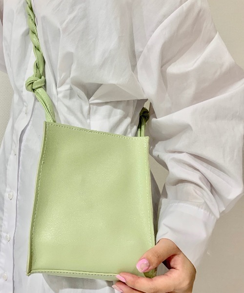 blatto（ブラット）の「【blatto】シンセティックレザー  スクエアミニショルダーバッグ/oku-bag1-15（ショルダーバッグ・レディース・ホワイト/ブラック/イエロー/グリーン/黄緑系/ネイビー/ターコイズブルー/ゴールド/シルバー/ワインレッド・FREE）」の4枚目の写真