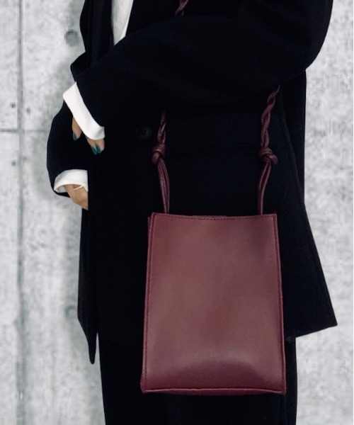 blatto（ブラット）の「【blatto】シンセティックレザー  スクエアミニショルダーバッグ/oku-bag1-15（ショルダーバッグ・レディース・ホワイト/ブラック/イエロー/グリーン/黄緑系/ネイビー/ターコイズブルー/ゴールド/シルバー/ワインレッド・FREE）」の8枚目の写真