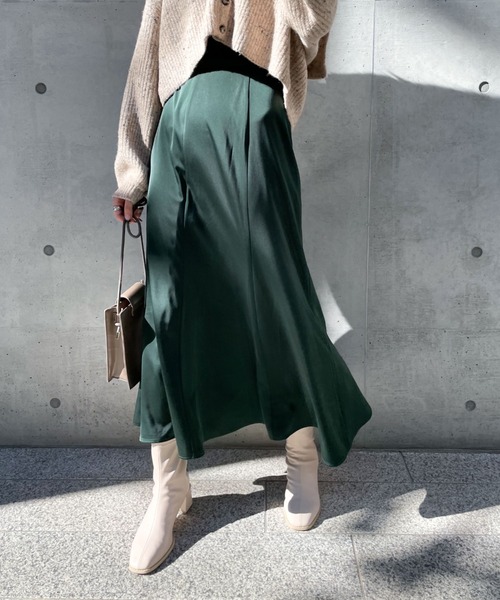 archives（アルシーヴ）の「サテンマーメイドスカート（スカート・レディース・パープル/ブラック/グリーン/イエロー/アイボリー・MEDIUM）」の4枚目の写真