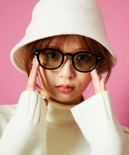 MEMENTISM（メメントイズム）の「ユニセックスデザイン カラーレンズサングラス 伊達メガネ（サングラス・レディース・Y/その他9/U/C/その他14/その他8/その他2/T/P/A/その他17/その他7/その他3/J/S/その他15/その他12/その他1/その他4/X/M/B/その他18/G/その他16/その他11/その他5/D/その他10/その他13/V/F/E/R/Z/N/H/Q/O/W/その他6/K/L/I/その他33/ブラック系1/ブラック系3/グレー系1/ブラウン系4/グリーン系2/その他34/その他35/ブルー系1/その他19/その他22/その他24/その他31/その他26/ブラウン系1/ブラウン系2/ブラック系4/ブラウン系3/ブラウン系5/グリーン系1/パープル系1/その他20/その他23/その他30/その他32/ブラック系2/その他25/その他21/パープル系2/ブラウン系7/ブラック系6/ブルー系2/ブラック系5/ブルー系3/ブラウン系6/その他28/その他27/その他29/ブルー系4/ブラウン系9/ブラウン系8/ピンク系1/ブラック系7/ブラウン系その他/グレー系3/グレー系2/グリーン系5/ライトブラック/グリーン系4/グリーン系3/ブルー系5/グリーン系6/ブルー系その他/イエロー系1/ピンク系3/グレー系6/ブラック系その他2/ブルー系その他2/ブルー系その他3/グレー系4/パープル系3/レッド系1/レッド系2/レッド系3/ブラック系その他/ブラック系その他3/ブラウン系その他2/ピンク系2/ブラウン系その他3・FREE）」の6枚目の写真