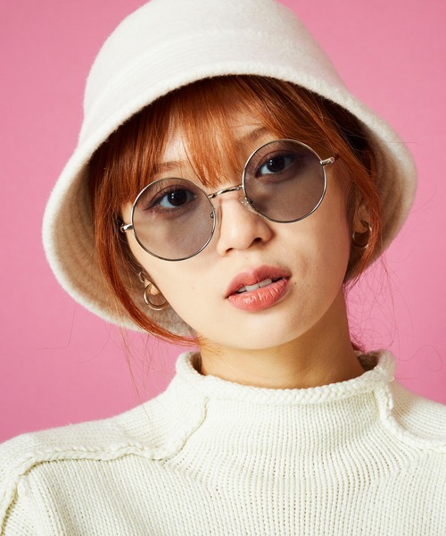 MEMENTISM（メメントイズム）の「ユニセックスデザイン カラーレンズサングラス 伊達メガネ（サングラス・レディース・Y/その他9/U/C/その他14/その他8/その他2/T/P/A/その他17/その他7/その他3/J/S/その他15/その他12/その他1/その他4/X/M/B/その他18/G/その他16/その他11/その他5/D/その他10/その他13/V/F/E/R/Z/N/H/Q/O/W/その他6/K/L/I/その他33/ブラック系1/ブラック系3/グレー系1/ブラウン系4/グリーン系2/その他34/その他35/ブルー系1/その他19/その他22/その他24/その他31/その他26/ブラウン系1/ブラウン系2/ブラック系4/ブラウン系3/ブラウン系5/グリーン系1/パープル系1/その他20/その他23/その他30/その他32/ブラック系2/その他25/その他21/パープル系2/ブラウン系7/ブラック系6/ブルー系2/ブラック系5/ブルー系3/ブラウン系6/その他28/その他27/その他29/ブルー系4/ブラウン系9/ブラウン系8/ピンク系1/ブラック系7/ブラウン系その他/グレー系3/グレー系2/グリーン系5/ライトブラック/グリーン系4/グリーン系3/ブルー系5/グリーン系6/ブルー系その他/イエロー系1/ピンク系3/グレー系6/ブラック系その他2/ブルー系その他2/ブルー系その他3/グレー系4/パープル系3/レッド系1/レッド系2/レッド系3/ブラック系その他/ブラック系その他3/ブラウン系その他2/ピンク系2/ブラウン系その他3・FREE）」の10枚目の写真