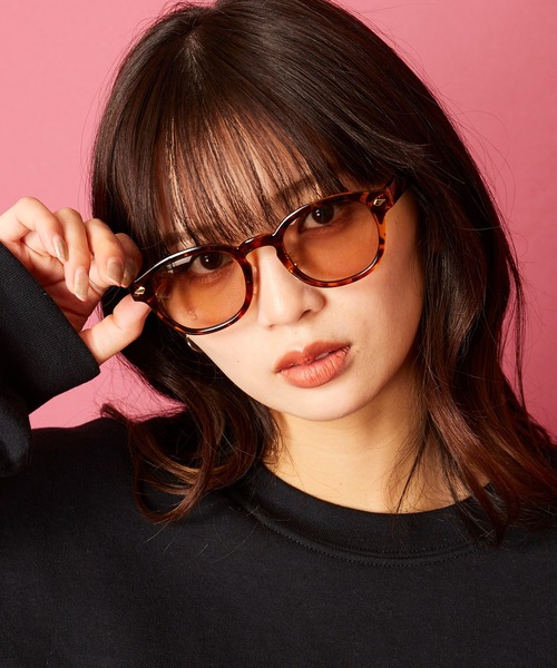 MEMENTISM（メメントイズム）の「ユニセックスデザイン カラーレンズサングラス 伊達メガネ（サングラス・レディース・Y/その他9/U/C/その他14/その他8/その他2/T/P/A/その他17/その他7/その他3/J/S/その他15/その他12/その他1/その他4/X/M/B/その他18/G/その他16/その他11/その他5/D/その他10/その他13/V/F/E/R/Z/N/H/Q/O/W/その他6/K/L/I/その他33/ブラック系1/ブラック系3/グレー系1/ブラウン系4/グリーン系2/その他34/その他35/ブルー系1/その他19/その他22/その他24/その他31/その他26/ブラウン系1/ブラウン系2/ブラック系4/ブラウン系3/ブラウン系5/グリーン系1/パープル系1/その他20/その他23/その他30/その他32/ブラック系2/その他25/その他21/パープル系2/ブラウン系7/ブラック系6/ブルー系2/ブラック系5/ブルー系3/ブラウン系6/その他28/その他27/その他29/ブルー系4/ブラウン系9/ブラウン系8/ピンク系1/ブラック系7/ブラウン系その他/グレー系3/グレー系2/グリーン系5/ライトブラック/グリーン系4/グリーン系3/ブルー系5/グリーン系6/ブルー系その他/イエロー系1/ピンク系3/グレー系6/ブラック系その他2/ブルー系その他2/ブルー系その他3/グレー系4/パープル系3/レッド系1/レッド系2/レッド系3/ブラック系その他/ブラック系その他3/ブラウン系その他2/ピンク系2/ブラウン系その他3・FREE）」の22枚目の写真