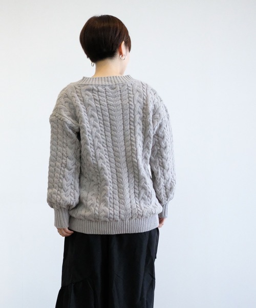 Kotoe(コトエ)の「ケーブル編みVネックニット(ニット/セーター・レディース・グレー/オフホワイト/ピンク/ブルー/グリーン・FREE)」の13枚目の写真