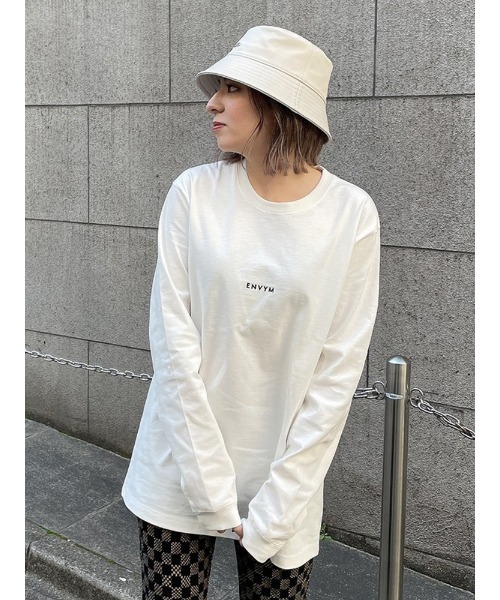 ENVYM（アンビー）の「シンプルロゴロングスリーブＴｅｅ（Tシャツ/カットソー・レディース・ホワイト/ブラック/ピンク・FREE）」の2枚目の写真