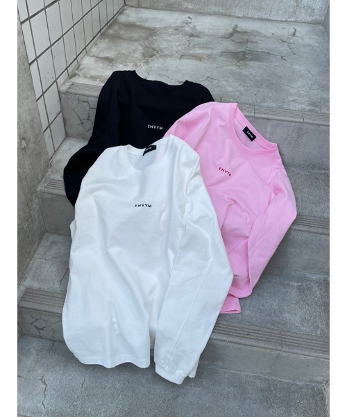 ENVYM（アンビー）の「シンプルロゴロングスリーブＴｅｅ（Tシャツ/カットソー・レディース・ホワイト/ブラック/ピンク・FREE）」の3枚目の写真