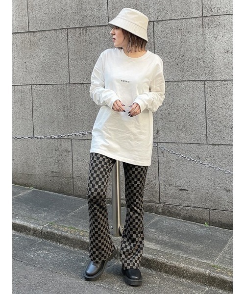 ENVYM（アンビー）の「シンプルロゴロングスリーブＴｅｅ（Tシャツ/カットソー・レディース・ホワイト/ブラック/ピンク・FREE）」の6枚目の写真