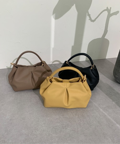 Chez toi(シェトワ)の「センタータックミニショルダーバッグ(ショルダーバッグ・レディース・ブラック/イエロー/グレイッシュベージュ・FREE)」の4枚目の写真