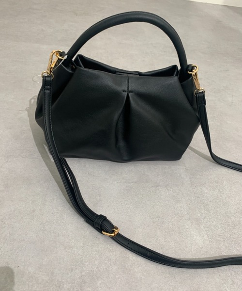 Chez toi(シェトワ)の「センタータックミニショルダーバッグ(ショルダーバッグ・レディース・ブラック/イエロー/グレイッシュベージュ・FREE)」の10枚目の写真