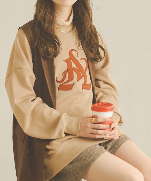 Ambre Neige（アンブルネージュ）の「オーバーロゴスウェット／【WEB/EC限定商品】（スウェット・レディース・アイボリー/ベージュ・FREE）」の2枚目の写真