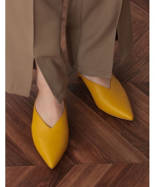 Re:EDIT(リエディ)の「Vカットポインテッドトゥミュールパンプス(パンプス・レディース・ホワイト/ブラック/イエロー/ラベンダー/キャメル・SMALL/MEDIUM/LARGE/X-LARGE/XX-LARGE)」の4枚目の写真