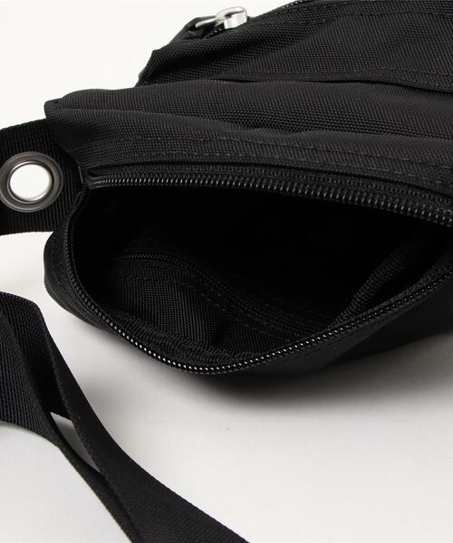 marimekko(マリメッコ)の「marimekko/CASH&CARRY マリメッコ / コンパクト ショルダーバック サコッシュ(ショルダーバッグ・レディース・ブラック/グレー・ONESIZE)」の5枚目の写真