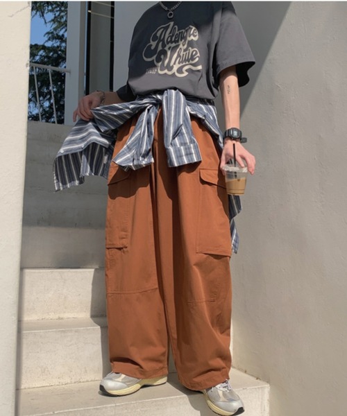 MGV(エムジーヴィー)の「ワイドシルエットサイドポケットカーゴパンツ(カーゴパンツ・メンズ・ダークグレー/ホワイト/ブラウン・MEDIUM/LARGE/X-LARGE)」の2枚目の写真