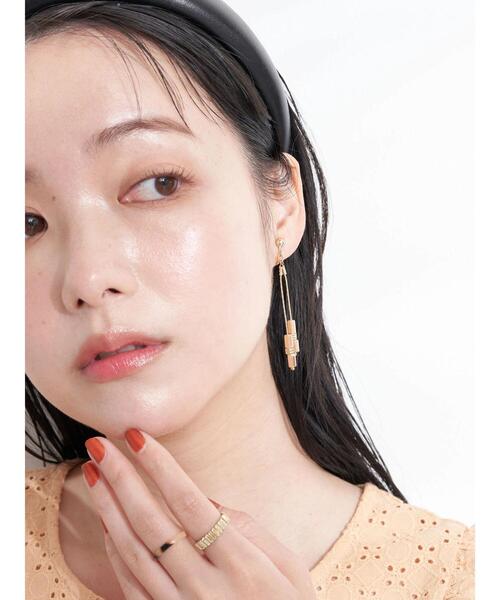 earth music&ecology（アースミュージックアンドエコロジー）の「チェーンスクエアビーズイヤリング（イヤリング・レディース・ブルー/オレンジ・FREE）」の11枚目の写真