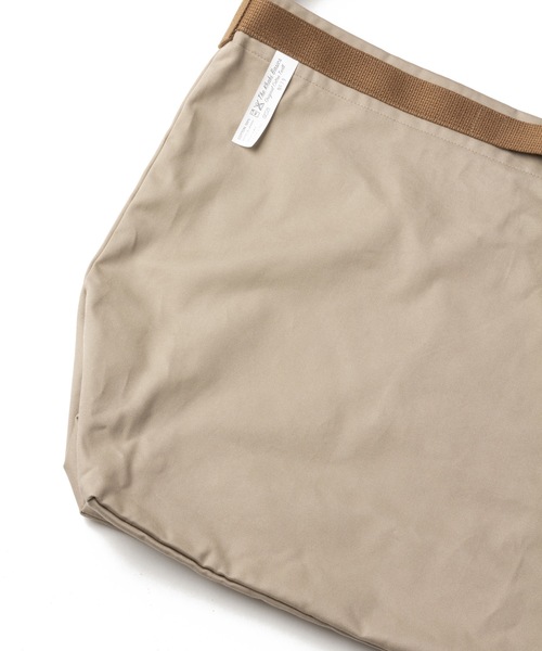 DAILY STANDARD by SANDINISTA(デイリースタンダードバイサンディニスタ)の「Chino Travel Shoulder Bag(ショルダーバッグ・メンズ・ブラック/ベージュ/チャコール/ネイビー・FREE)」の7枚目の写真