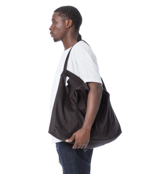 DAILY STANDARD by SANDINISTA(デイリースタンダードバイサンディニスタ)の「Chino Travel Shoulder Bag(ショルダーバッグ・メンズ・ブラック/ベージュ/チャコール/ネイビー・FREE)」の14枚目の写真