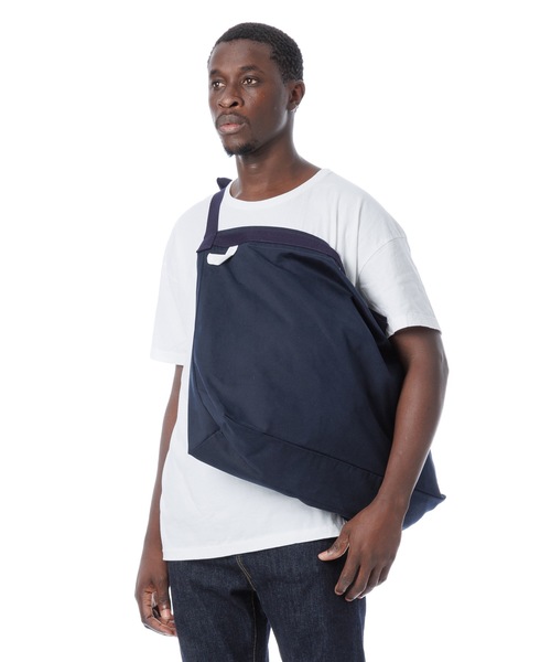 chiii ショルダーバッグ 総柄ロゴショルダーバッグ｜MEN｜251HAC55-149E｜AZUL BY MOUSSY