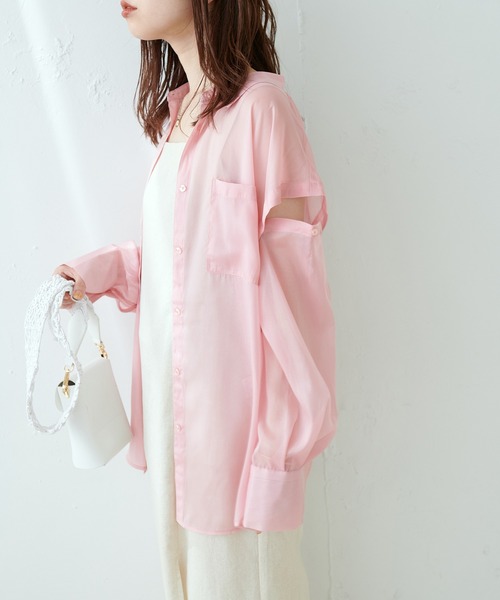 natural couture(ナチュラルクチュール)の「WEB限定カラーあり/今季押さえておきたい肩あき+シアーが旬な一枚 肩あきラメシアーシャツ(シャツ/ブラウス・レディース・グレー/オフホワイト/ピンク/オレンジ/ストライプ/チェック・FREE)」の4枚目の写真