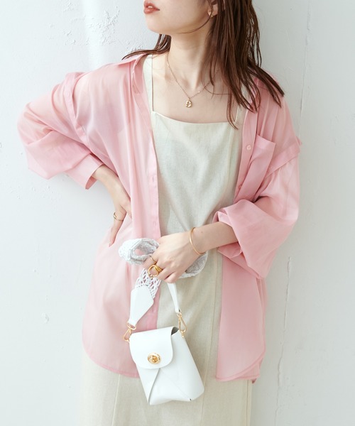 natural couture(ナチュラルクチュール)の「WEB限定カラーあり/今季押さえておきたい肩あき+シアーが旬な一枚 肩あきラメシアーシャツ(シャツ/ブラウス・レディース・グレー/オフホワイト/ピンク/オレンジ/ストライプ/チェック・FREE)」の19枚目の写真