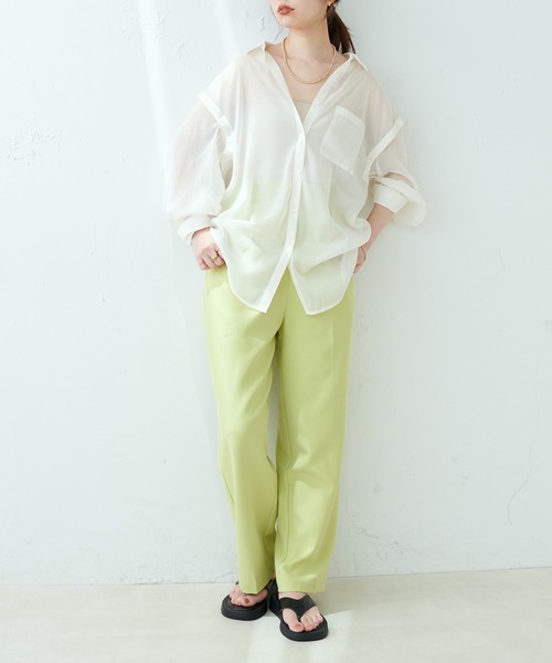 natural couture(ナチュラルクチュール)の「WEB限定カラーあり/今季押さえておきたい肩あき+シアーが旬な一枚 肩あきラメシアーシャツ(シャツ/ブラウス・レディース・グレー/オフホワイト/ピンク/オレンジ/ストライプ/チェック・FREE)」の10枚目の写真