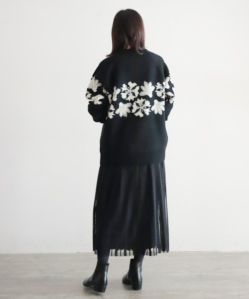 NOMBRE IMPAIR(ノンブルアンペール)の「フラワーJQ ハイネックニット(ニット/セーター・レディース・ホワイト/ブラック・FREE)」の12枚目の写真
