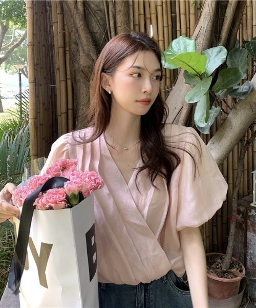 LAC-VERT（ラック・ヴェール）の「Vラップふんわりシフォントップス（シャツ/ブラウス・レディース・アイボリー/ピンク・FREE）」の11枚目の写真