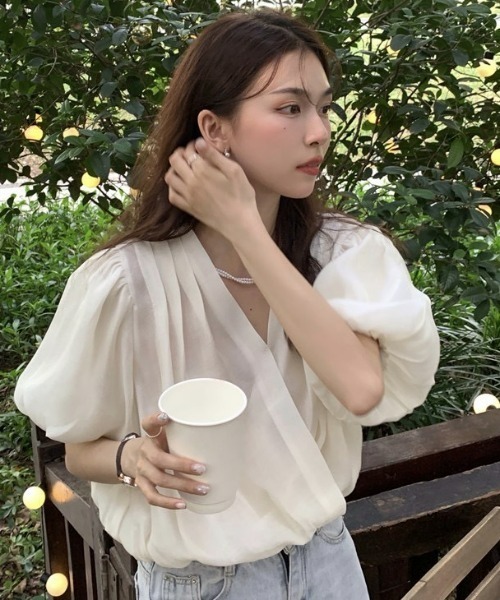 LAC-VERT（ラック・ヴェール）の「Vラップふんわりシフォントップス（シャツ/ブラウス・レディース・アイボリー/ピンク・FREE）」の15枚目の写真