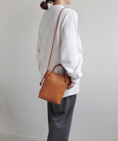 ANEMONE（アネモネ）の「ノットハンドルスクエアショルダーバッグ（ショルダーバッグ・レディース・シルバー/ベージュ/ブラック/オレンジ/グリーン/ゴールド/ブルー/オフホワイト/キャメル/エメラルド/パープル/ブラウン系その他/アイボリー/G・FREE）」の10枚目の写真